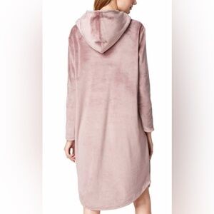 Women's Plush Hooded Robe - Pink
